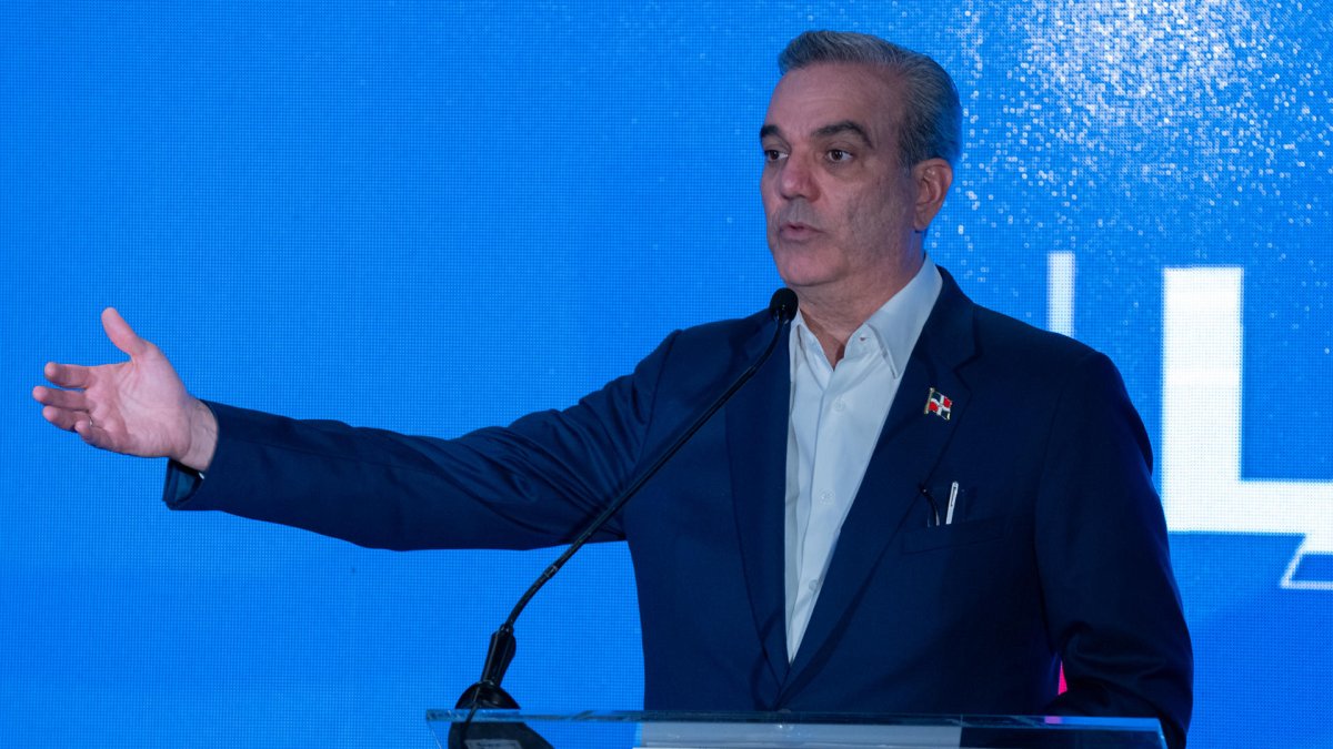 El presidente de República Dominicana, Luis Abinader, habla con medios nacionales e internacionales en Estados Unidos.