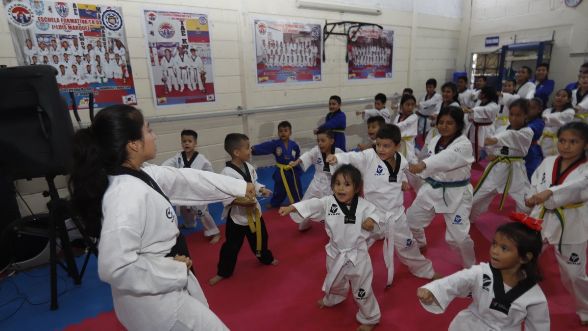 El deporte es una de las formas con que la fundación ayuda a aleja niños del crimen organizado.