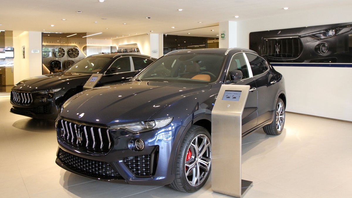 Oferta. Los autos suelen costar más de 100 mil dólares y suelen ser importados desde Italia.