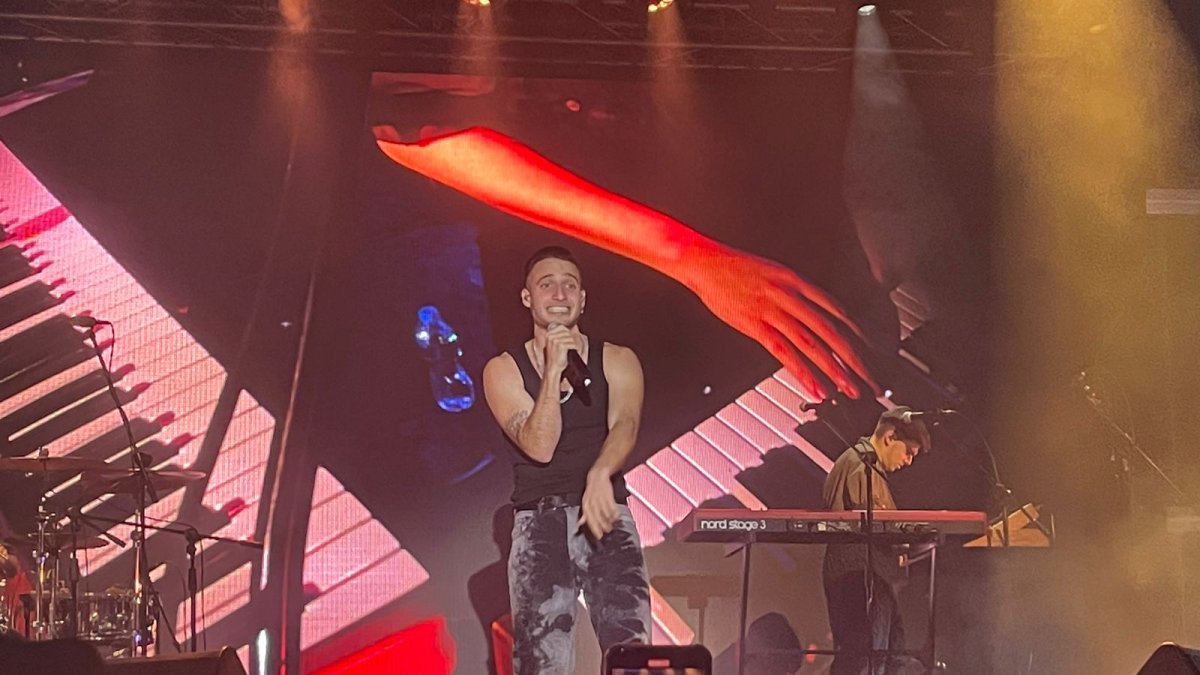 El repertorio musical incluyó temas como 'Canguro', ‘Arrancármelo', 'Andrómeda' y 'Contando ovejas'.