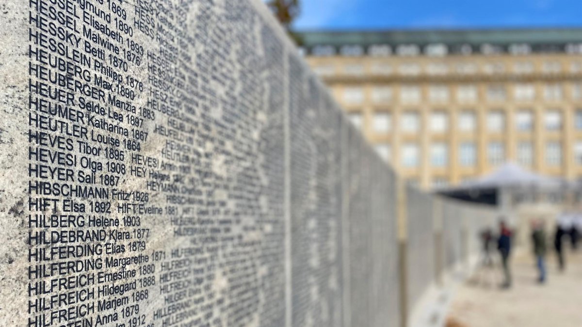 Monumento en Viena a las víctimas del Holocausto que recoge el nombre de los más de 64.000 judíos austríacos asesinados por el régimen nazi.