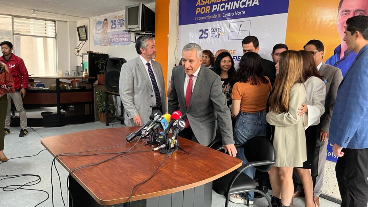 El cabeza de lista para asambleísta por Construye estuvo acompañado por otros legisladores electos.