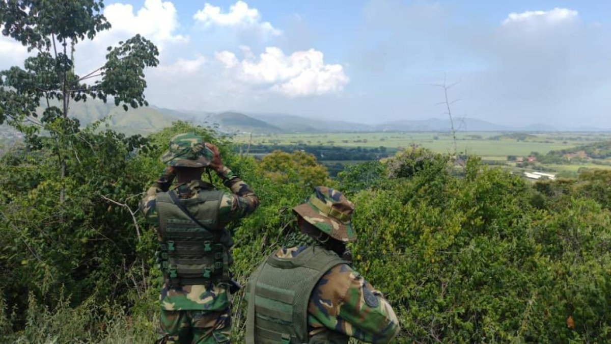 Militares venezolanos durante el operativo de captura de reos.