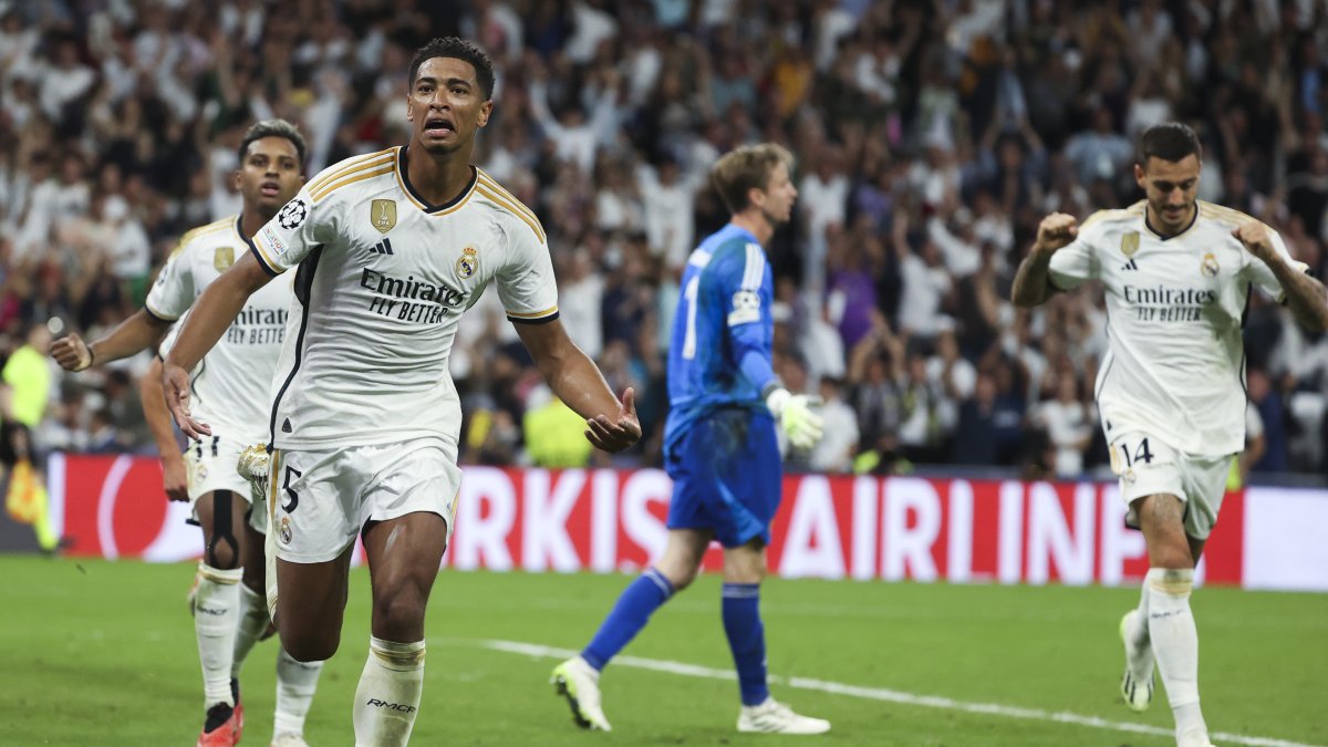 Jude Bellingham (i) marcó el gol del angustioso triunfo del Real Madrid.