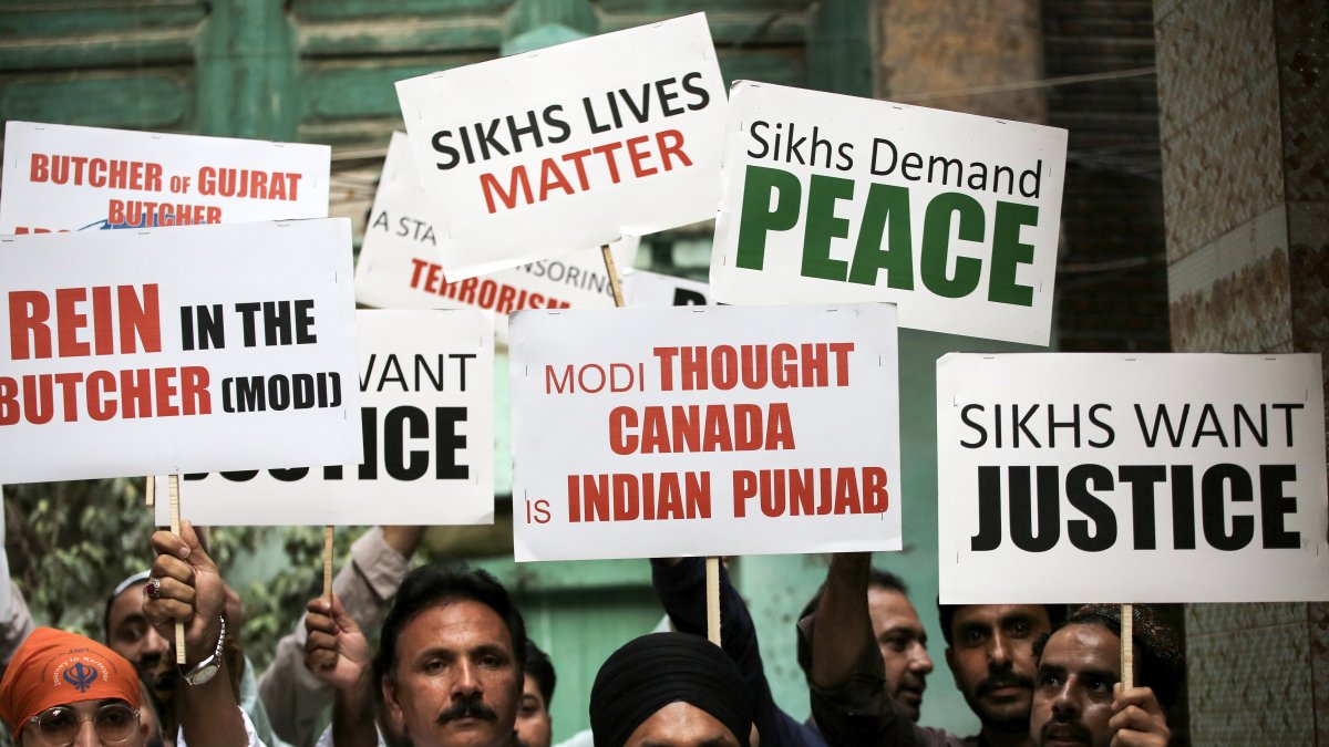 En Pakistán, varios ciudadanos de India protestaron por el asesinato de Hardeep Singh Nijjar.