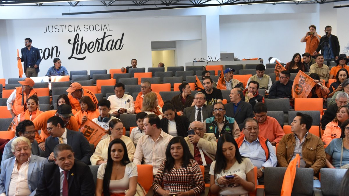 Entre los presentes no estuvieron los dirigentes históricos de la agrupación política.