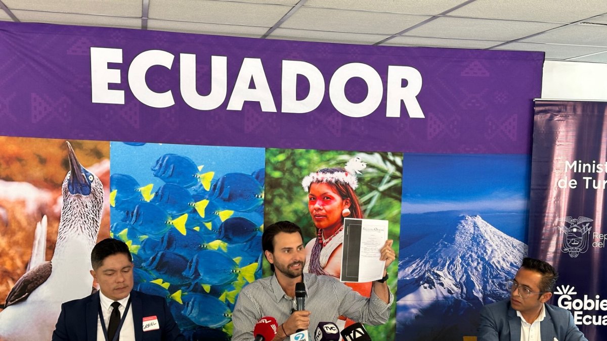 El ministro de Turismo, Niels Olsen, en la presentación del documento.