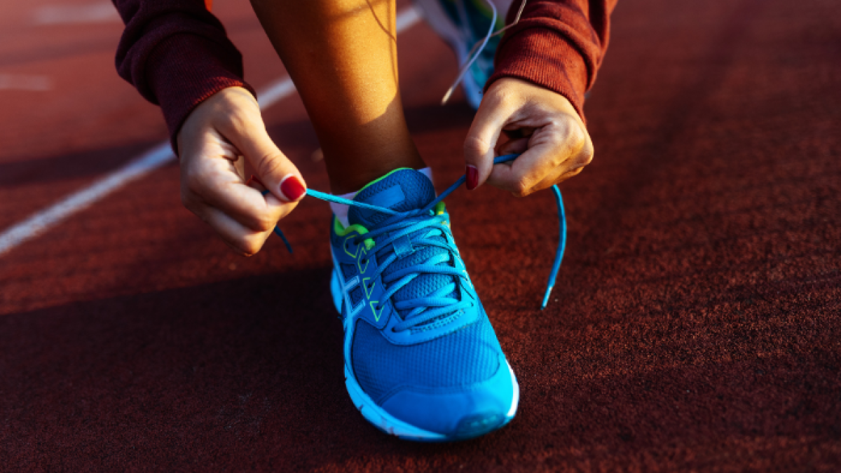 Referencial. El calzado e implementos especializados deportivos forman parte de la resolución.