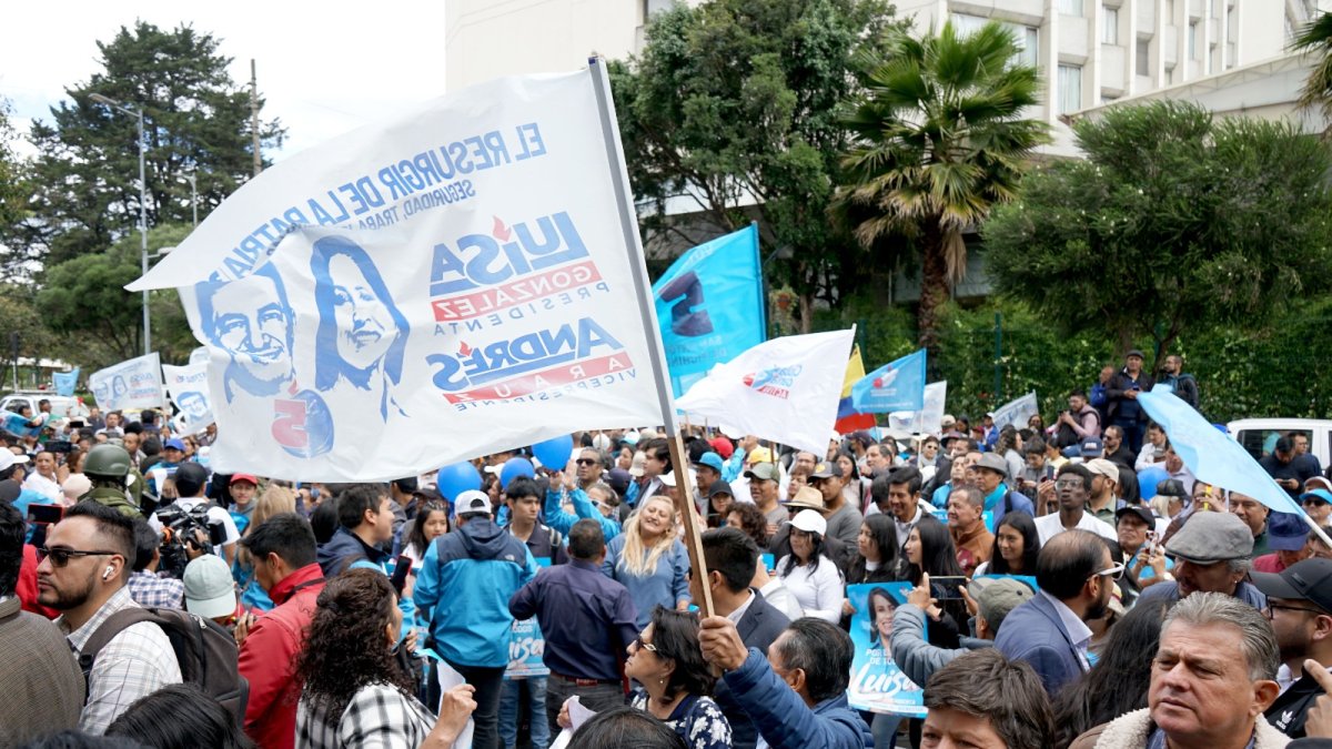 Situación. Los aspirantes finalistas y sus militantes no han perdido tiempo en su misión de promocionarse.
