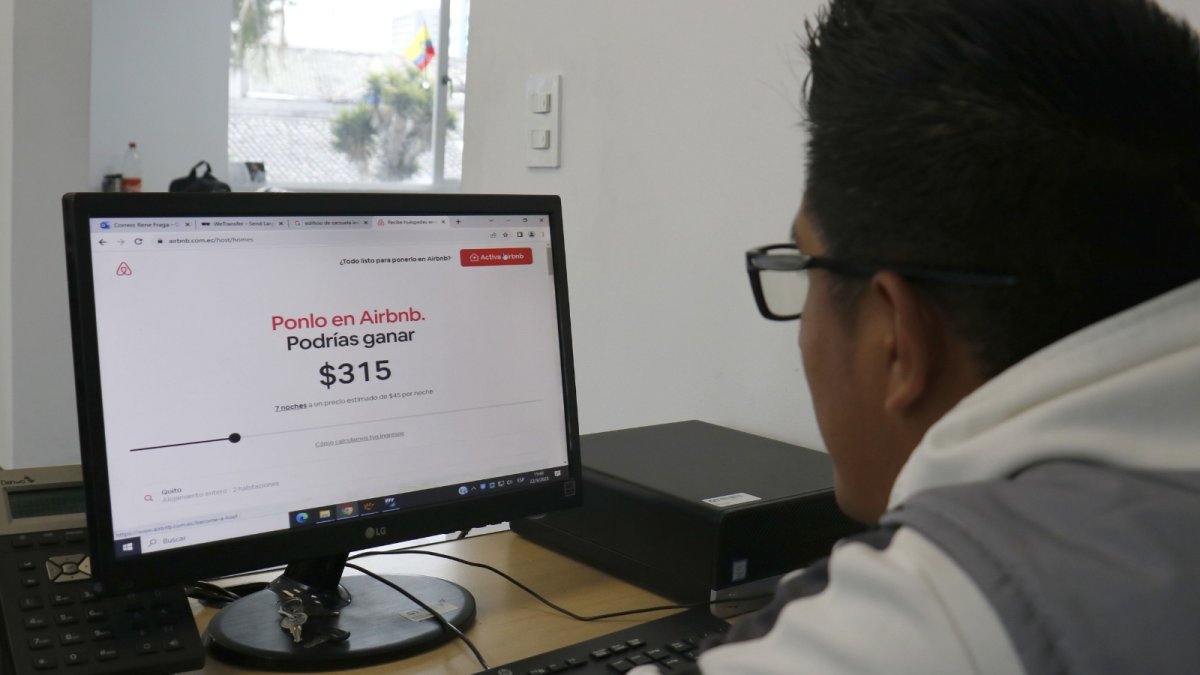 La búsqueda de alojamiento en plataformas digitales ha ganado popularidad en Ecuador.