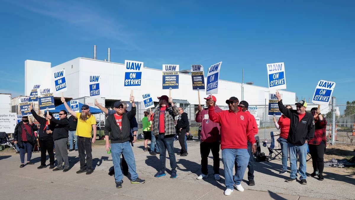 Huelga. Protestantes del sindicato United Auto Workers.