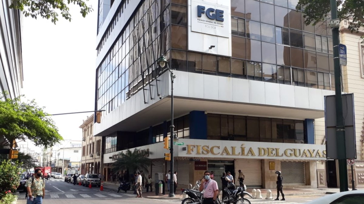 Fachada del edificio de la Fiscalía en Guayaquil.