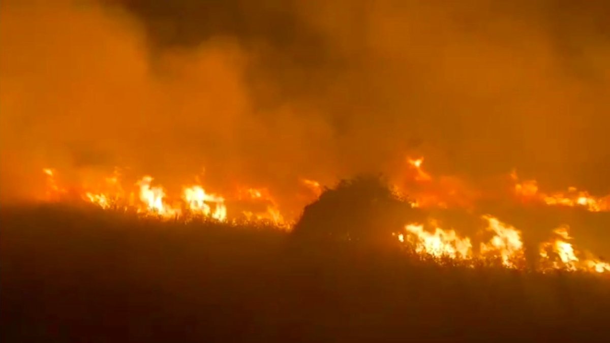 El devastador fuego en la zona de Chanduy.