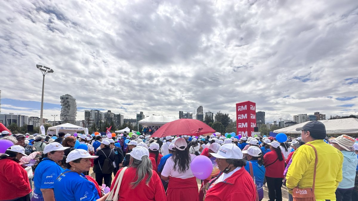 Manifestación. Cientos de personas marcharon en Quito por el Día Mundial del Alzheimer.