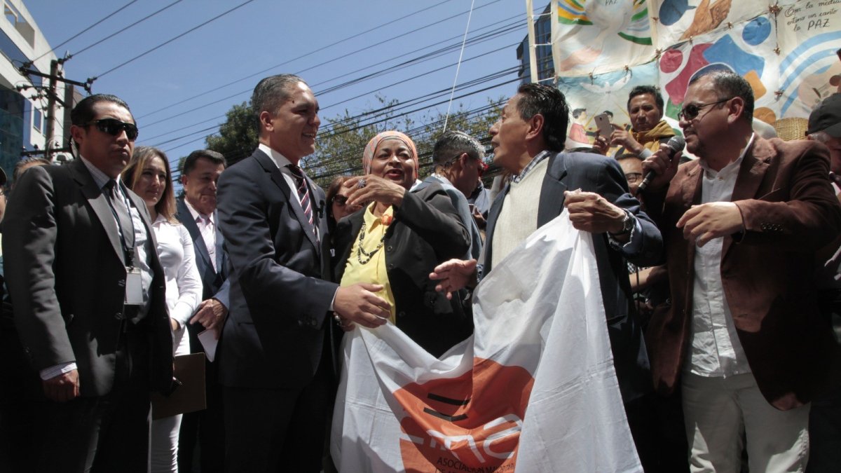 Contramarcha. El presidente de la Judicatura Wilman Terán recibió con una contramarcha a los abogados que fueron a protestar.