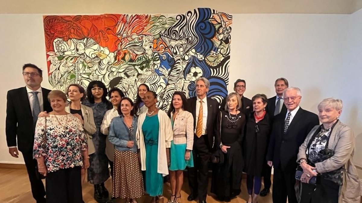 Acto. Parte de los artistas que estuvieron presentes en la inauguración.