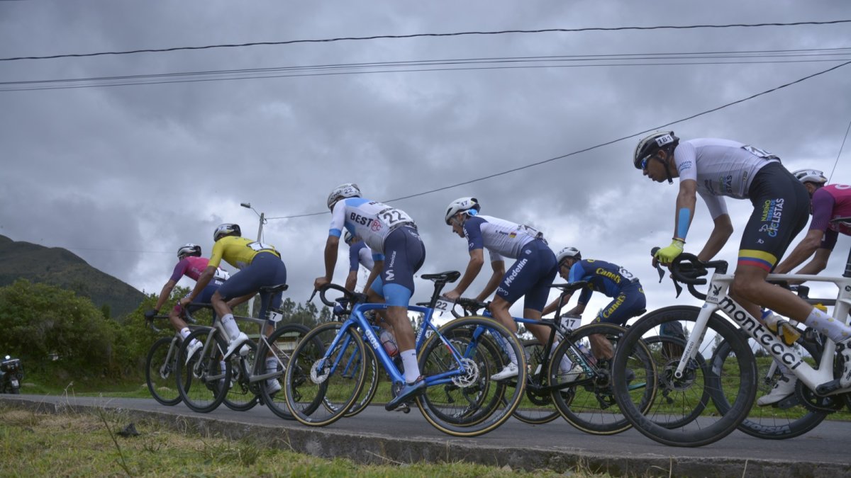 !3 equipos participarán en la edición número 40 de la Vuelta Ciclística al Ecuador.