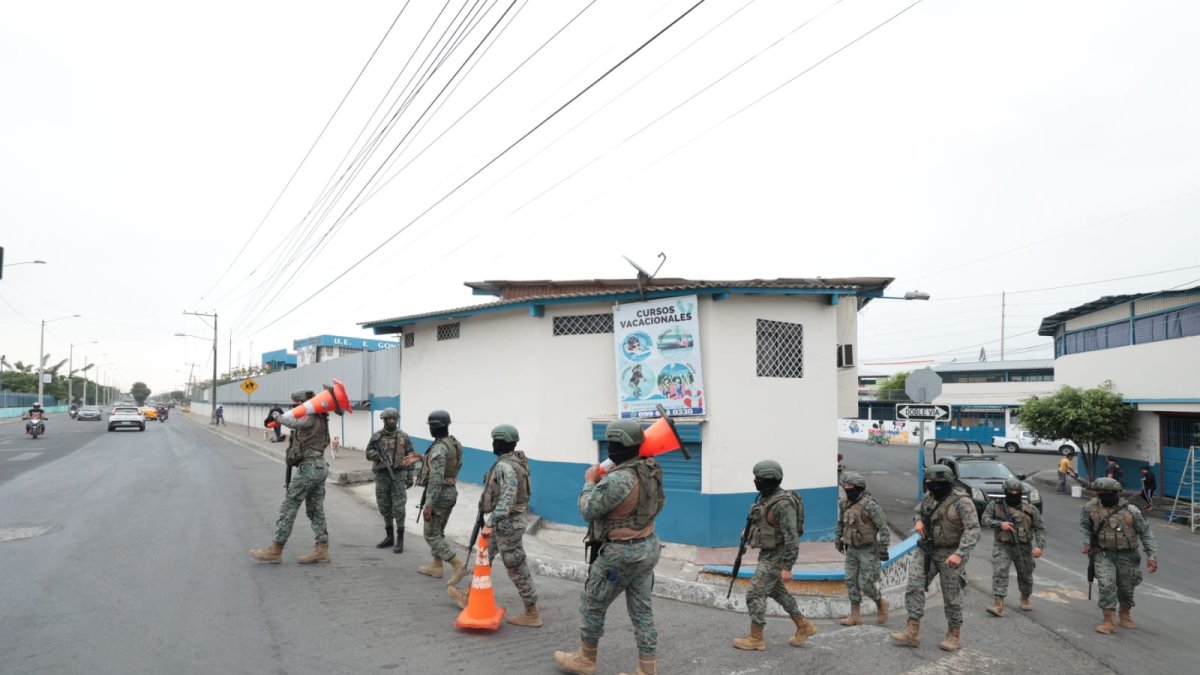 Colegio Francisco González Suárez, Durán.