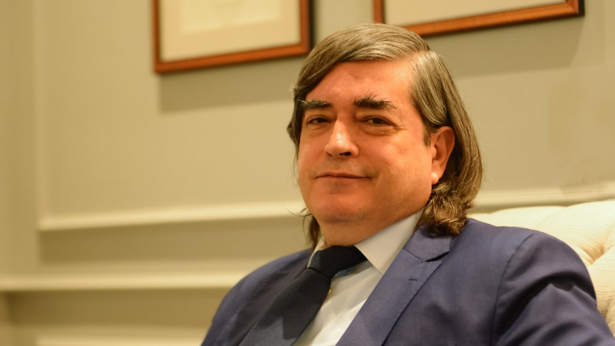 El escritor Jaime Bayly denunció malos tratos en el aeropuerto de Guayaquil.