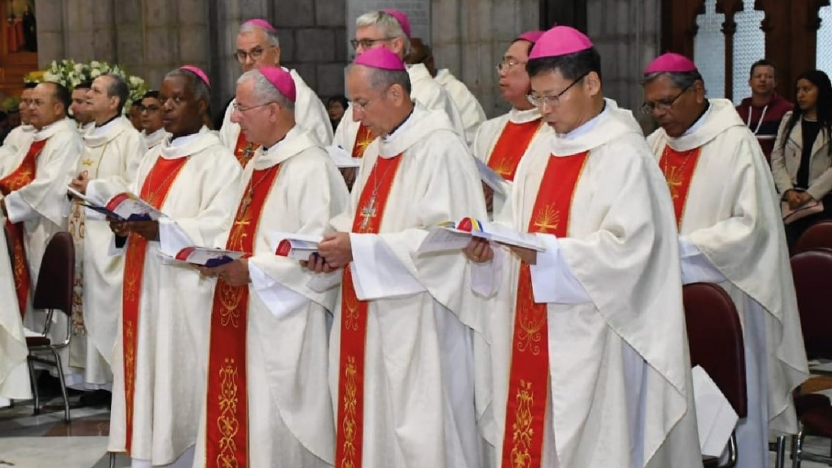Quito. Algunos de los sacerdotes que arribaron a una asamblea plenaria.