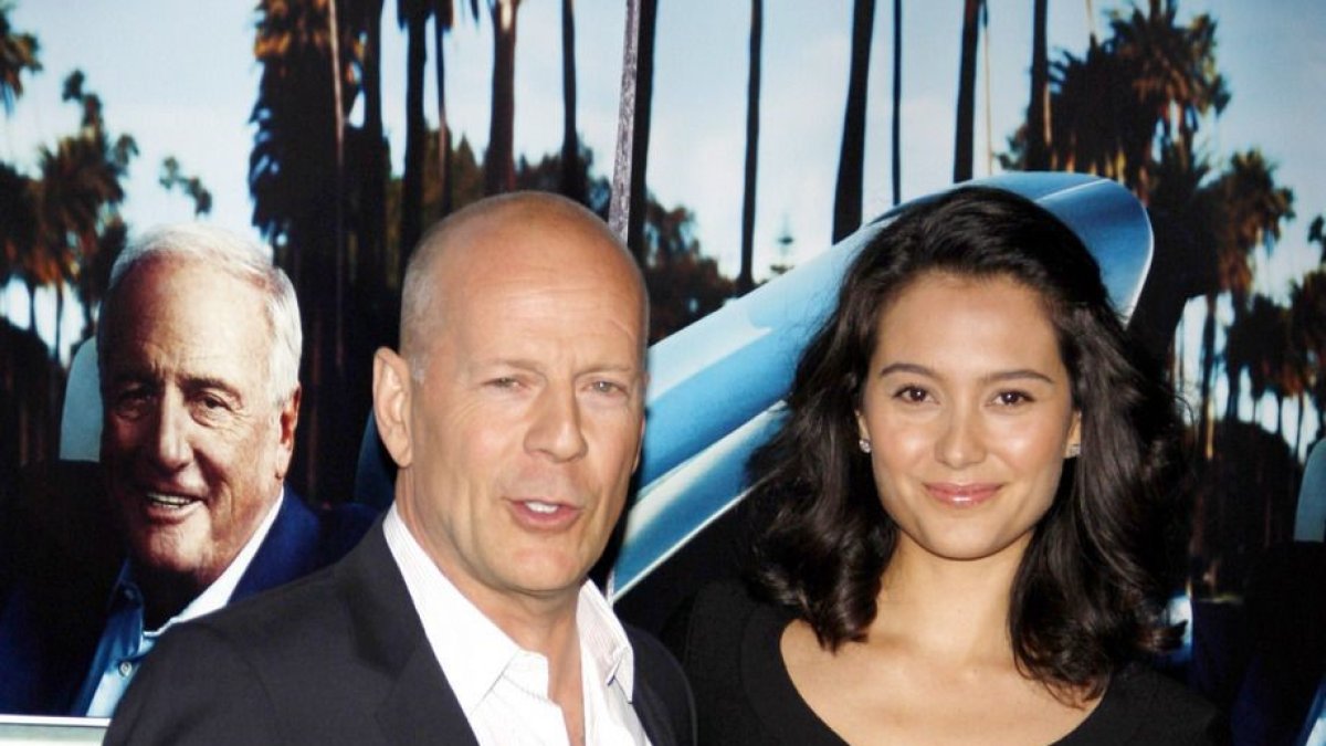 Bruce Willis se retiró en 2022 tras el anuncio de que padecía afasia, un trastorno del lenguaje. Desde ahí, lo cuida su esposa Emma Heming.