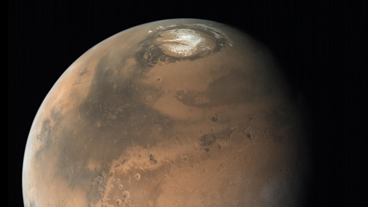 Una vista exagerada verticalmente del casquete polar norte de Marte, centrada en el cañón ‘Chasma Boreale’, de 500 km de largo, 100 km de ancho y 2 km de profundidad.