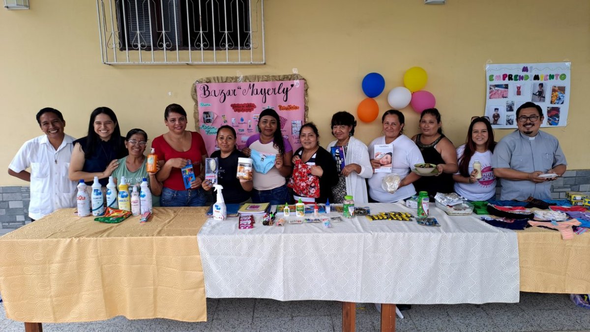 Guayaquil. Varias beneficiarias del proyecto tuvieron una casa abierta en la iglesia Santa Rosa de Lima, sur de Guayaquil.