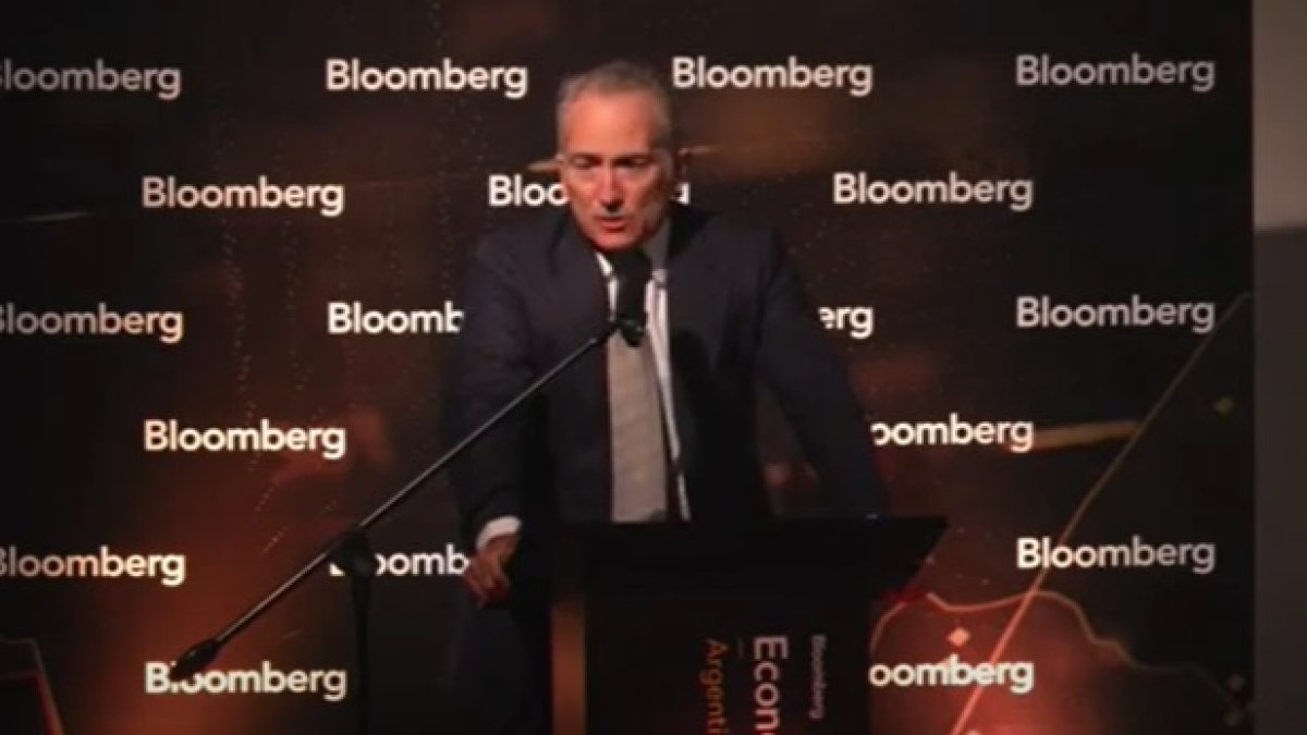 Emilio Ocampo, asesor de Javier Milei, en una rueda de prensa.