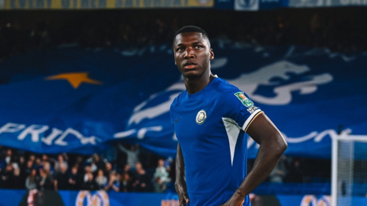 Moisés Caicedo fue titular en el triunfo que el Chelsea alcanzó frente al Brighton, en la Copa de la Liga de Inglaterra.