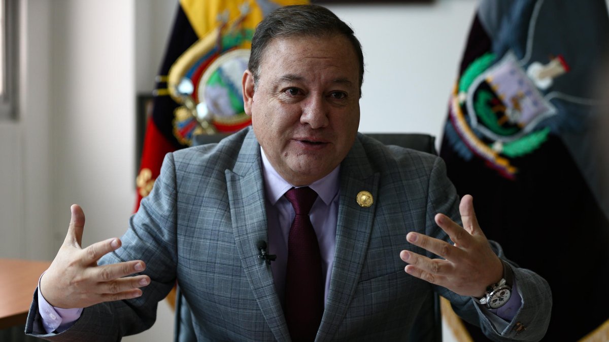 Fotografía de archivo en la que se registró al ministro del Interior de Ecuador, Juan Zapata.