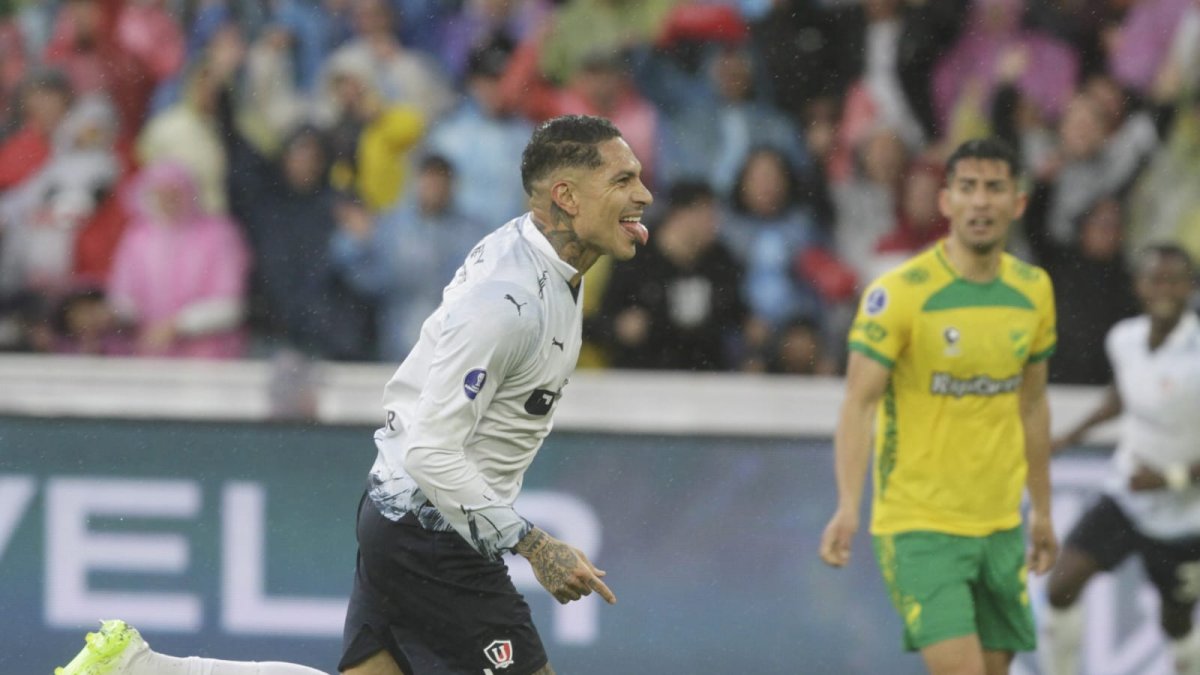 El delantero Paolo Guerrero marcó un doblete en la victoria de Liga de Quito.