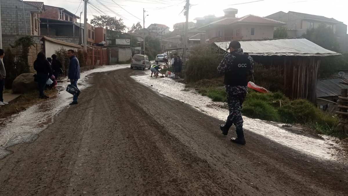 Deslizamientos de tierra generan preocupación en Rayoloma.