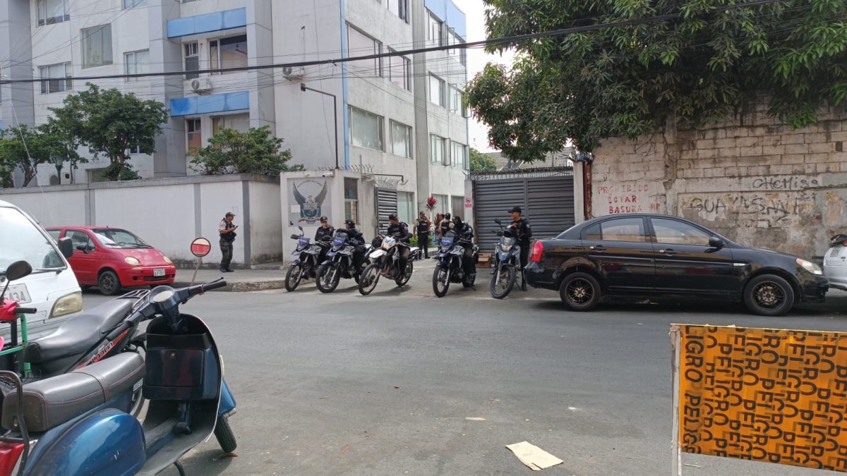 Las autoridades ordenaron incrementar la seguridad en los exteriores del Cuartel Modelo con el fin de evitar algún tipo de ataque por la diligencia del caso Villavicencio.