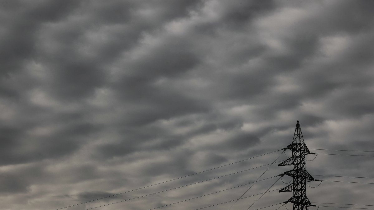 Imagen de archivo de nubes aborregadas en el cielo.