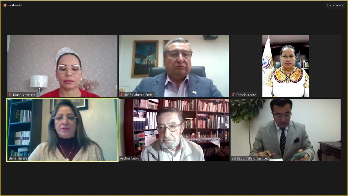 La presidenta Diana Atamaint suspendió la sesión luego de la lectura del informe jurídico.