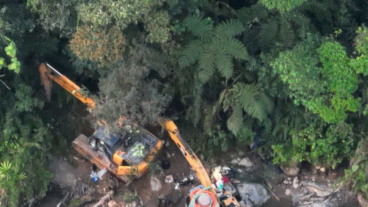 Operativos. Seis retroexcavadoras fueron destruidas en el interior del Parque Nacional Podocarpus.