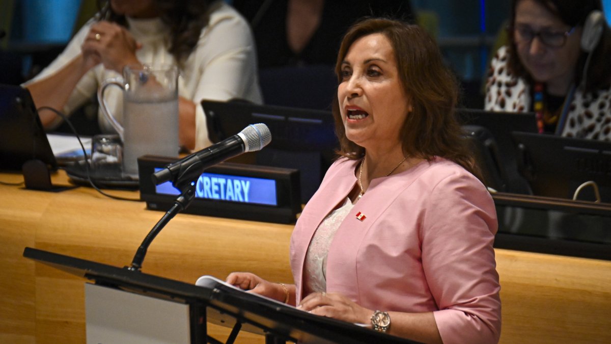Dina Boluarte, presidenta de Perú,