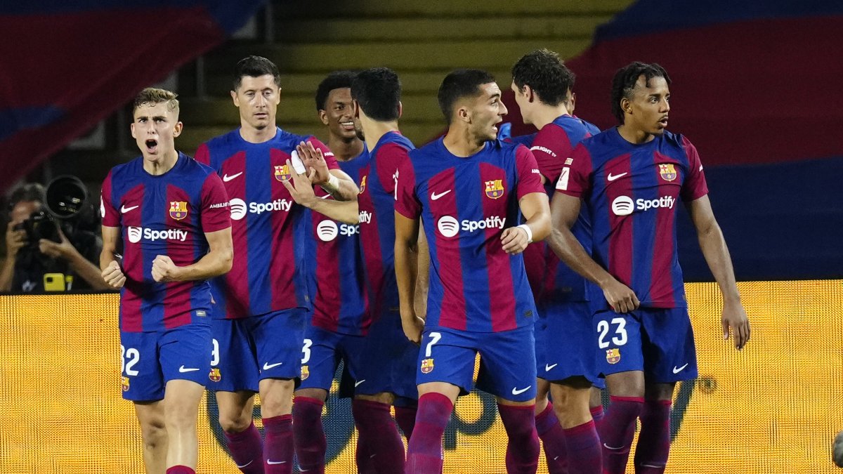 El equipo blaugrana celebró ayer el triunfo que lo deja puntero.