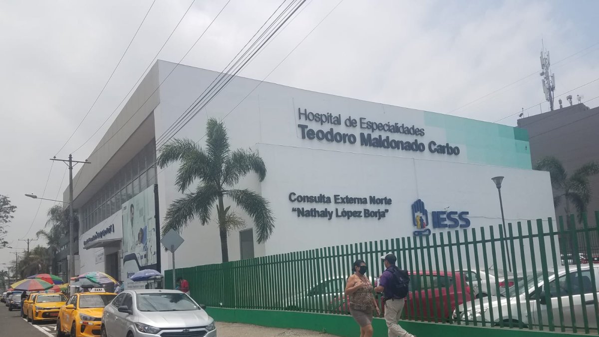 Un área de consulta externa del hospital Teodoro Maldonado Carbo lleva ahora el nombre de la asesinada directora administrativa Nathaly López Borja.