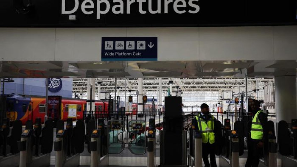 Una nueva jornada de huelga ha obligado a la suspensión del servicio de trenes en el Reino Unido
