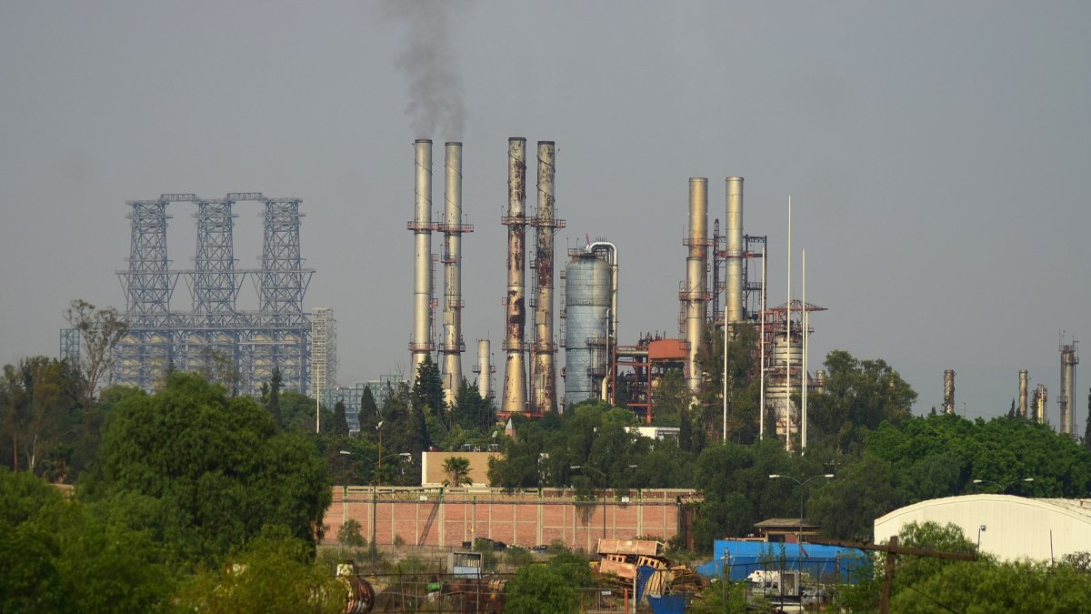 Fotografía de archivo de una vista general de las emisiones de la refinería Miguel Hidalgo, de Petróleos Mexicanos (Pemex). |