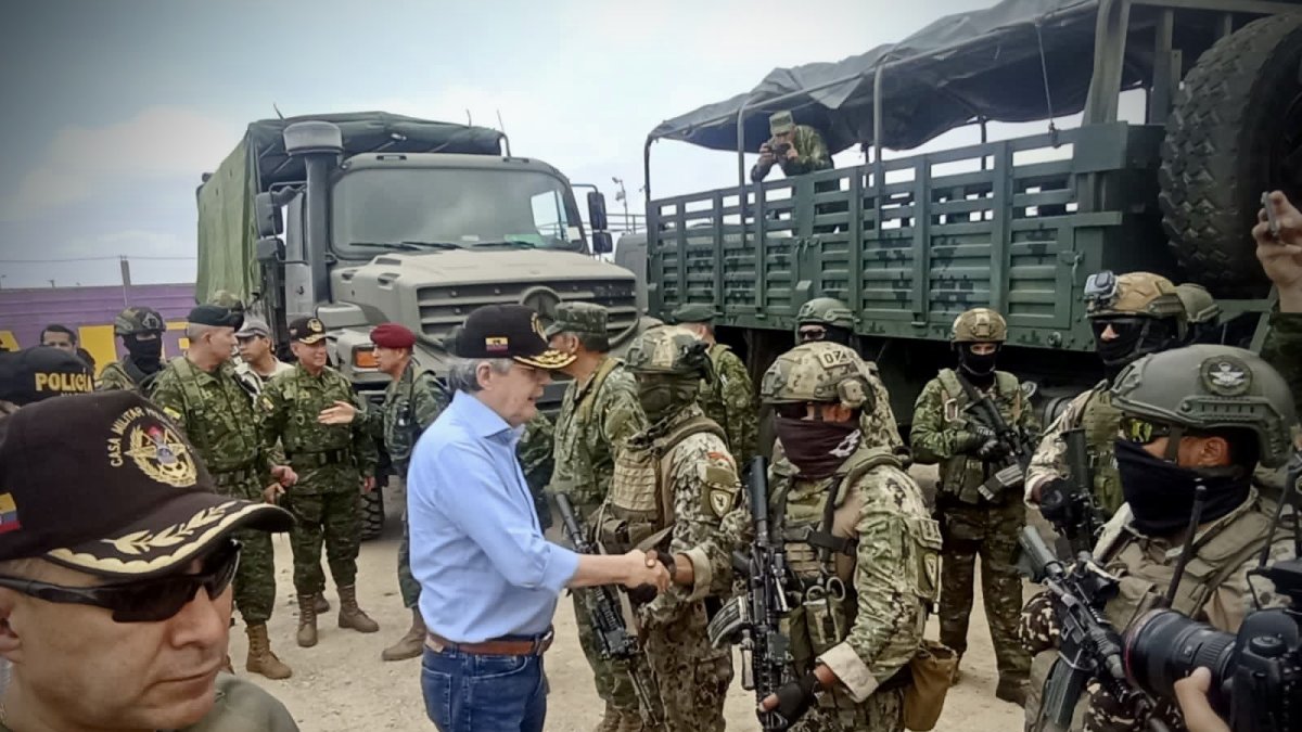 En medio de un fuerte resguardo policial y militar, el jefe de Estado dio su discurso en las periferias de la urbe.