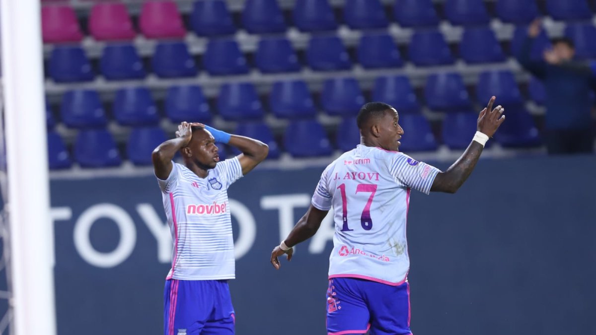 Emelec no encontró la forma de seguir haciendo daño a IDV en la segunda parte.