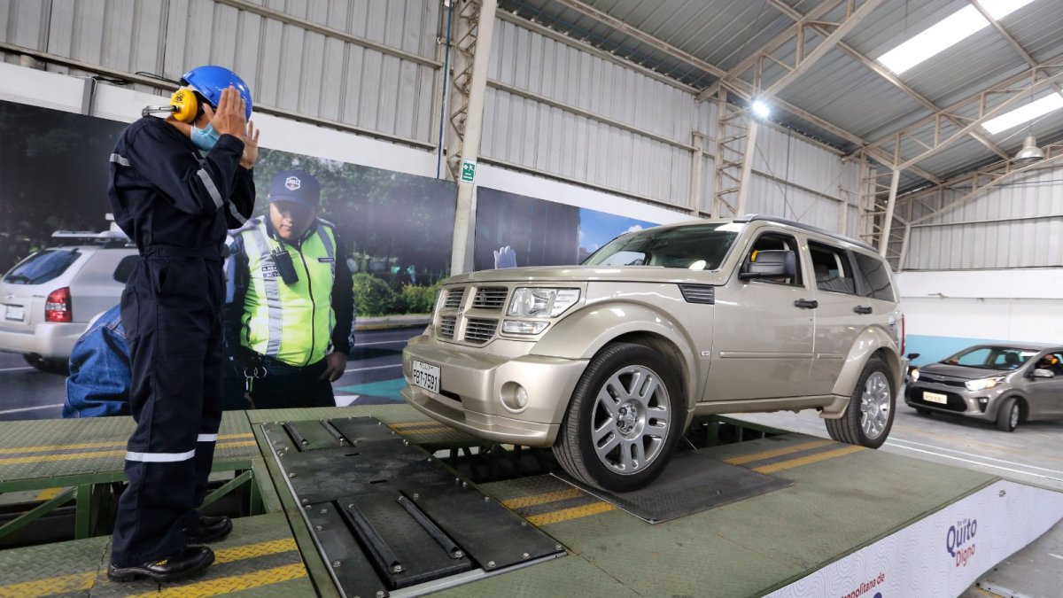 Los automotores debe superar la Revisión Vehicular para completar el proceso de matriculación.