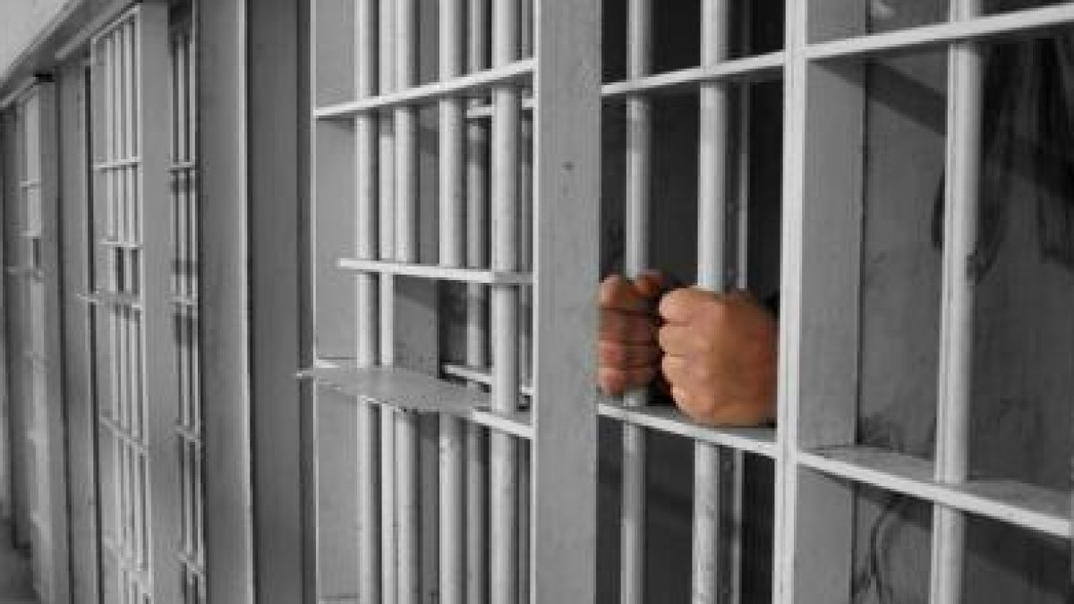 La Policía de Colombia detuvo al ecuatoriano tras una denuncia de otras empleadas del hostal.