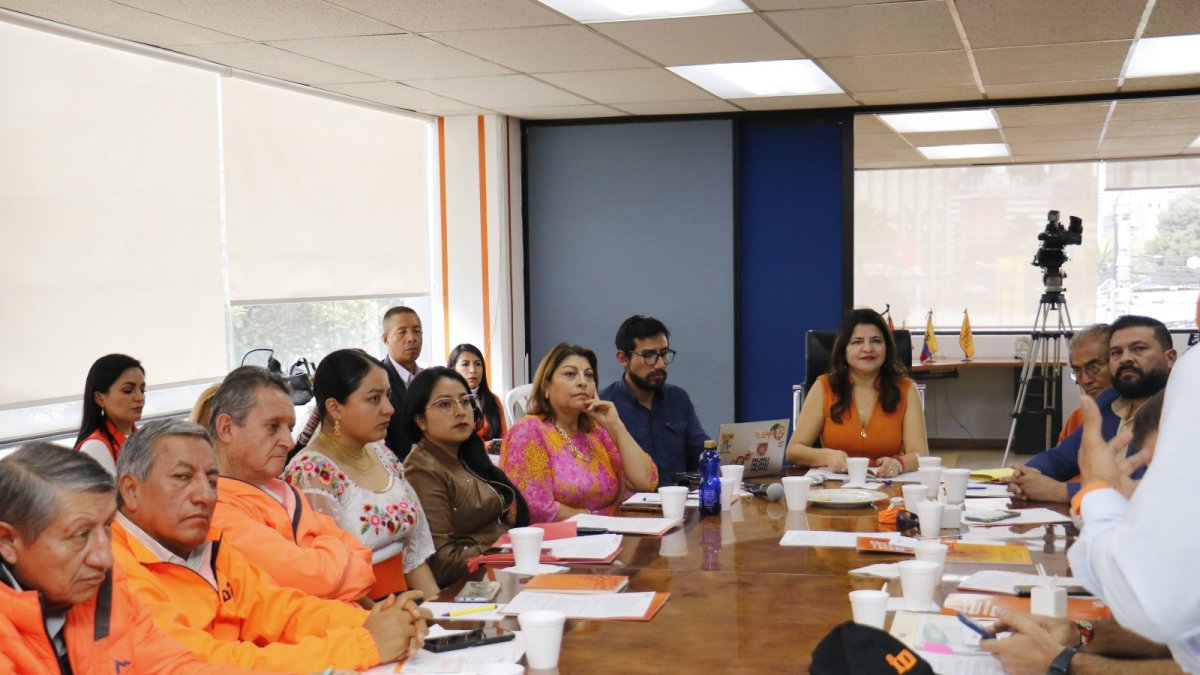 La reunión de la Izquierda Democrática fue en su sede ubicada en el norte de Quito.