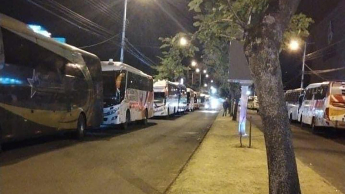 El transporte hacia Guayaquil presenta incomodidades.