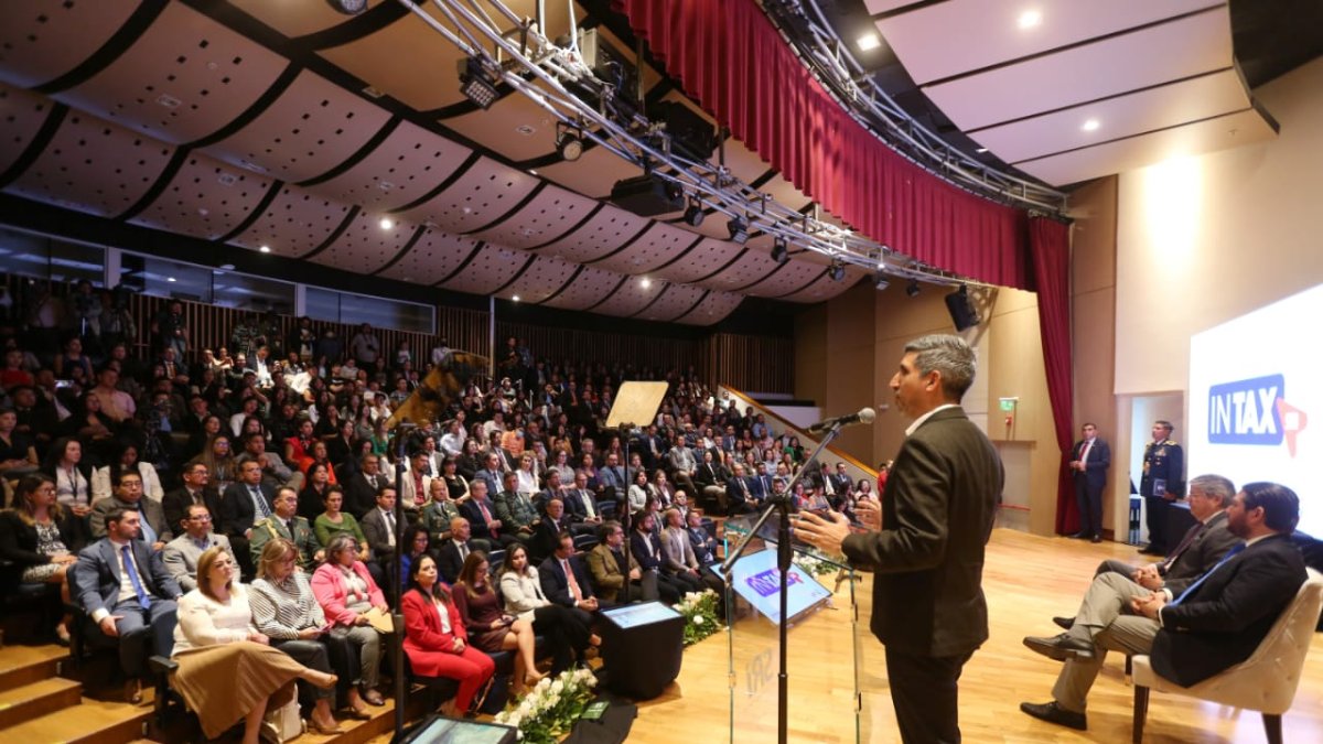 El director del Servicio de Rentas Internas, Francisco Briones, en la presentación de las nuevas herramientas de control.