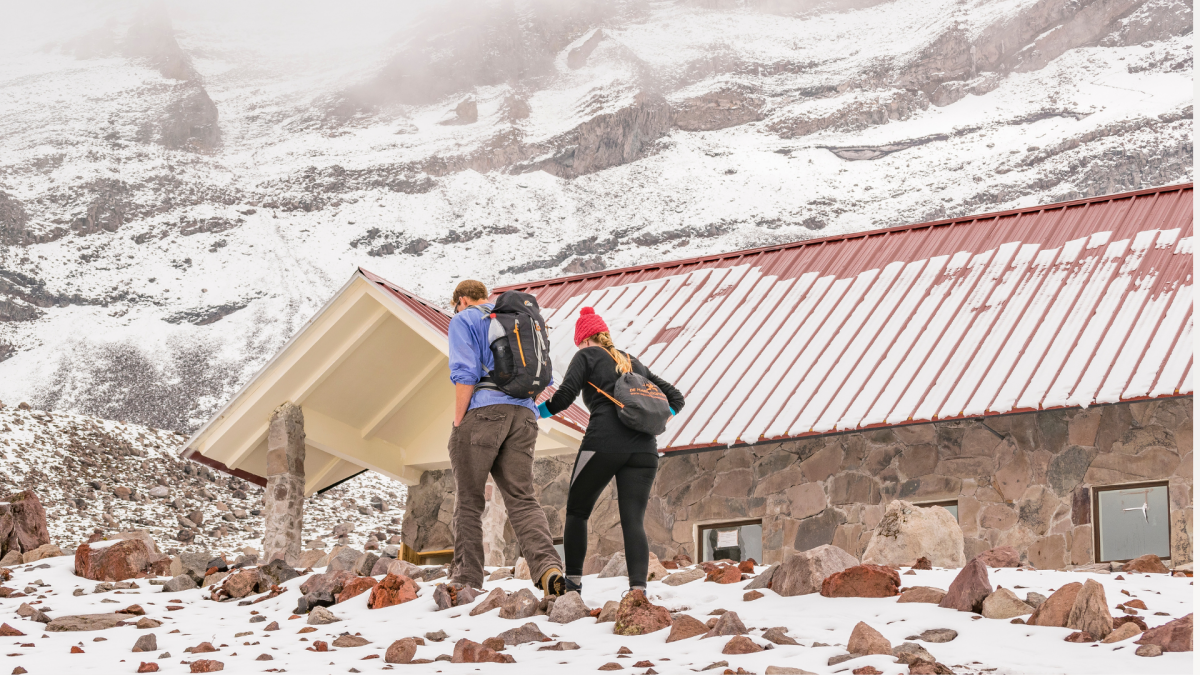 Referencia. La turista extranjera realizaba un recorrido turístico y sufrió una caída.