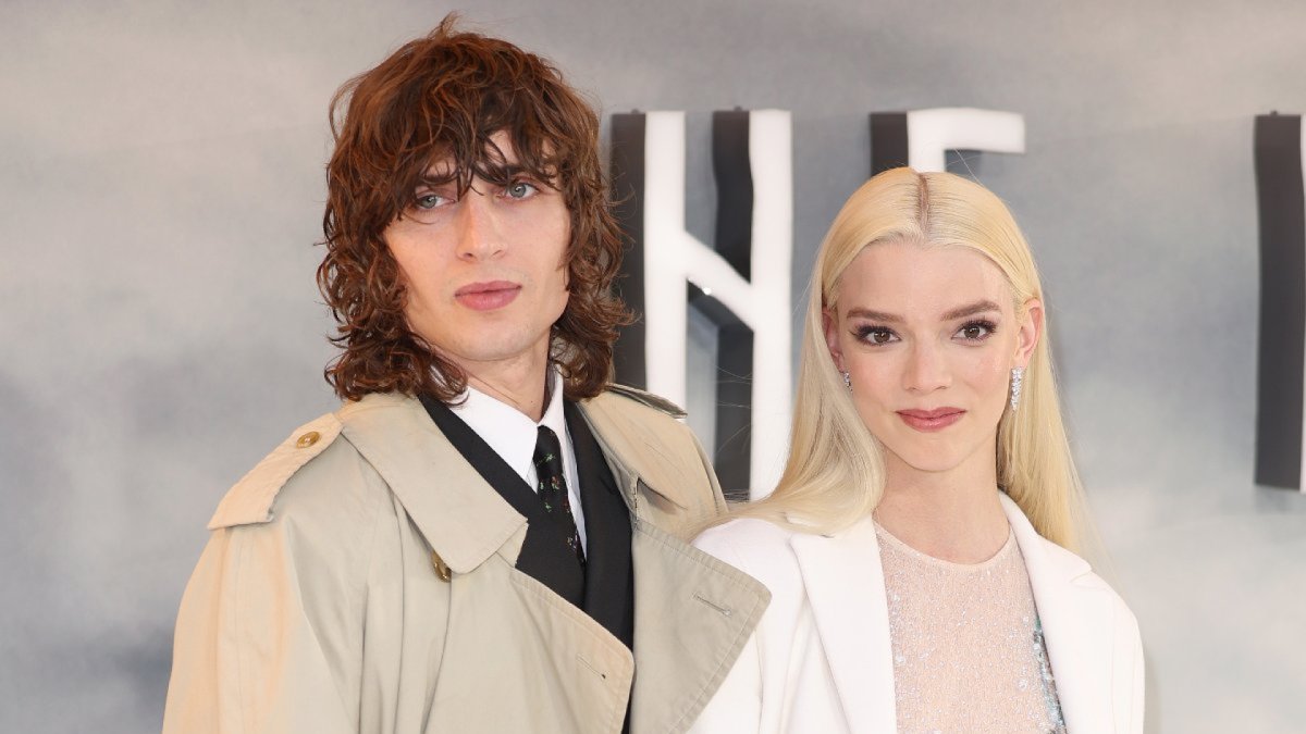 Anya Taylor-Joy y Malcolm McRae se casaron en una ceremonia íntima y a puerta cerrada.